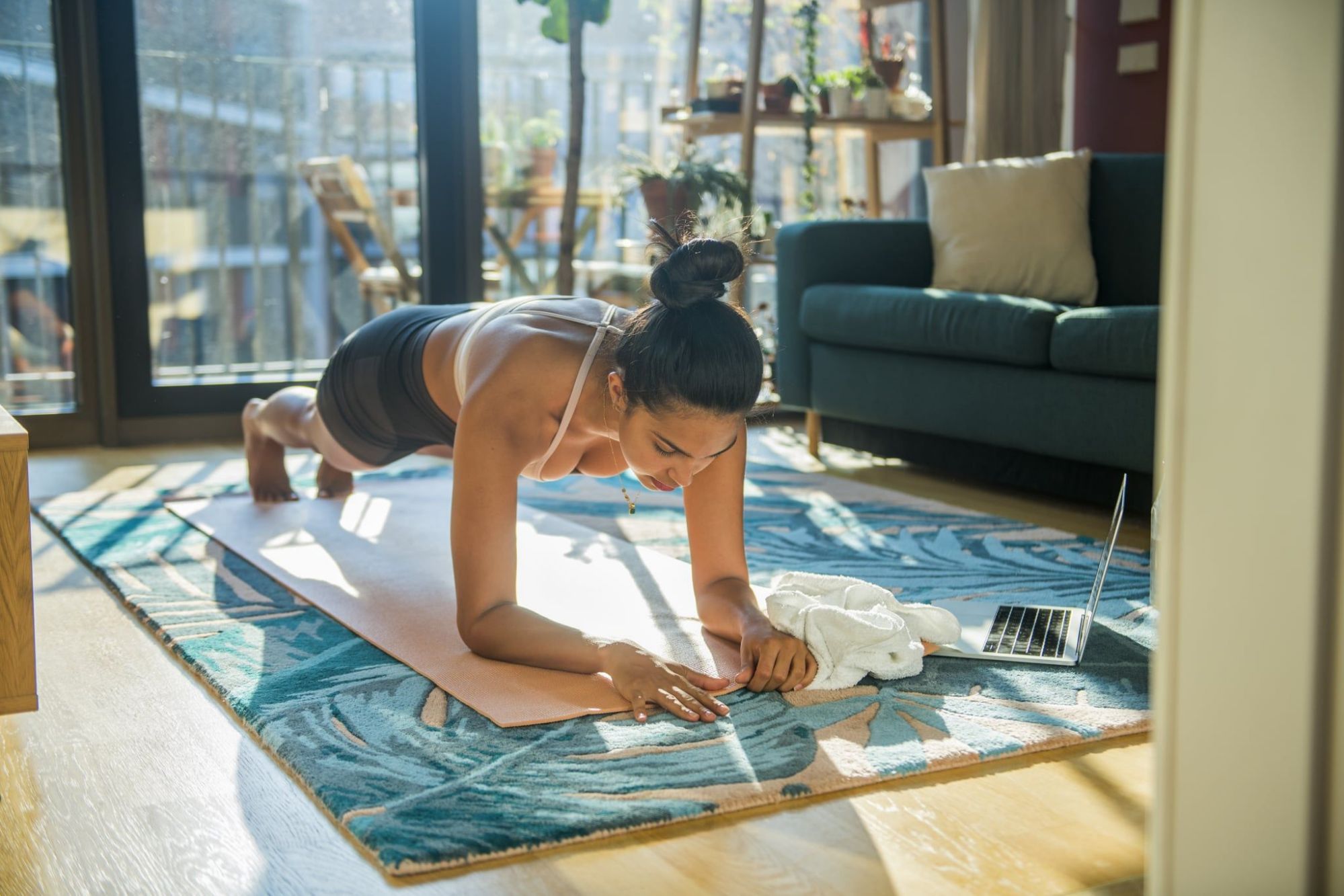  If You Want a Stronger Core, Don’t Skip This Important Step While Holding a Plank